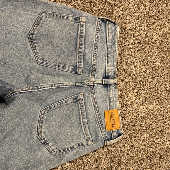 Hollister curvy ultra high rise mom jean - Picture 5 of 5